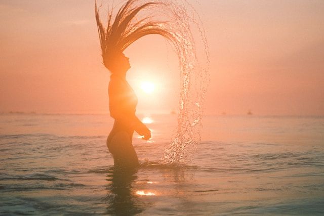 Cómo hacer la transición de tu rutina de cuidado del cabello de primavera a verano