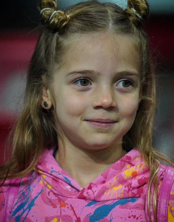 Isabella Icardi fue a ver el partido de su papá desde la tribuna junto a Wanda Nara