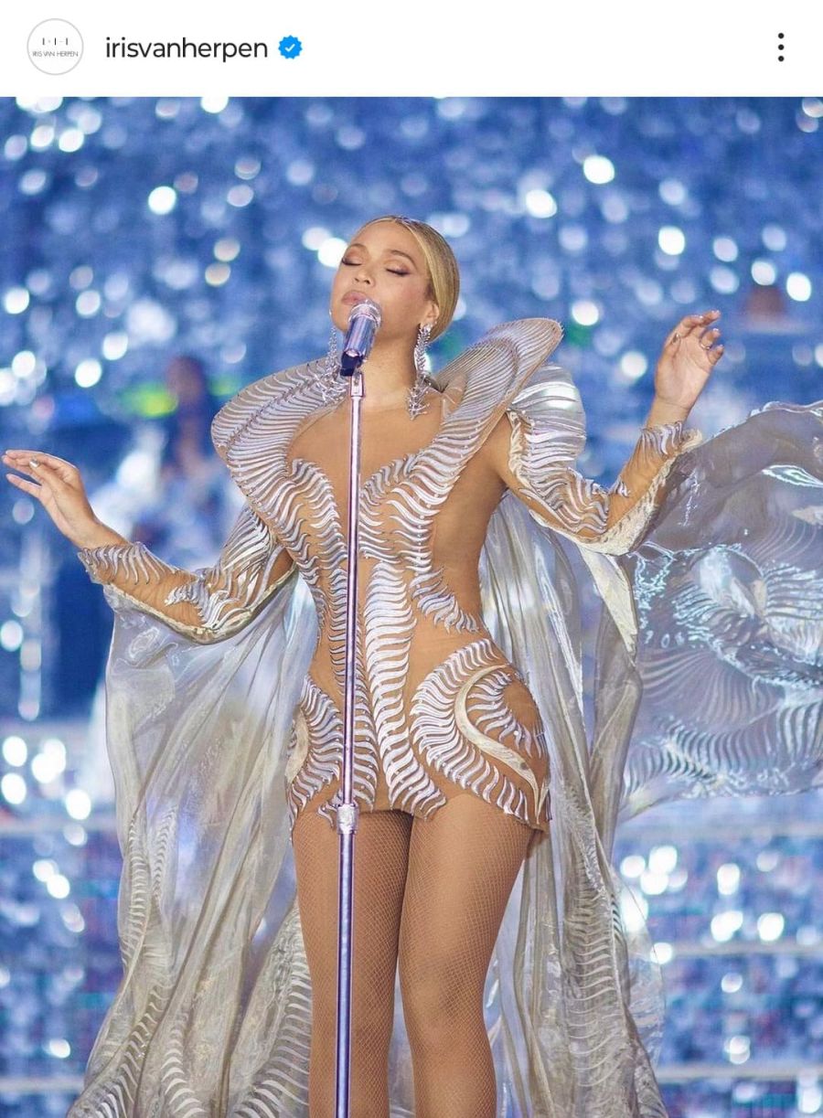 Máxima deslumbró en París con un vestido de transparencias de la diseñadora que vistió a Beyoncé en su gira