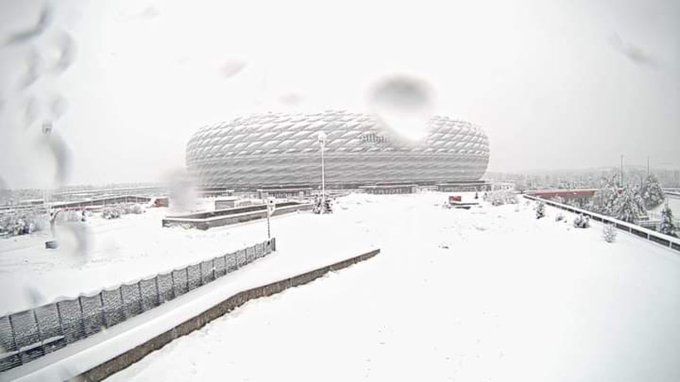 En Munich suspendieron el fútbol por la nieve.