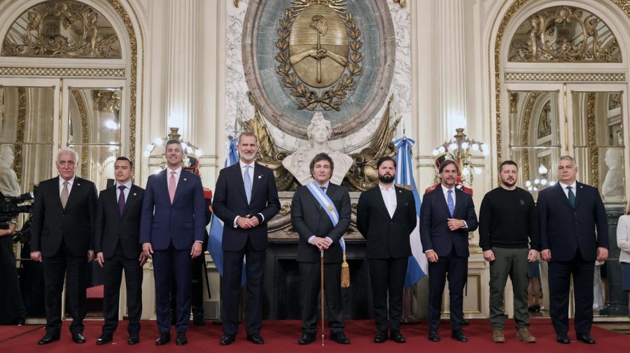 El presidente Javier Milei junto a mandatarios extranjeros en la Casa de Gobierno