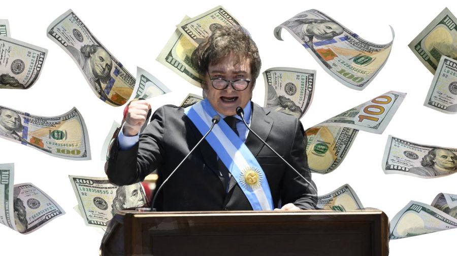 El presidente Javier Milei con dólares