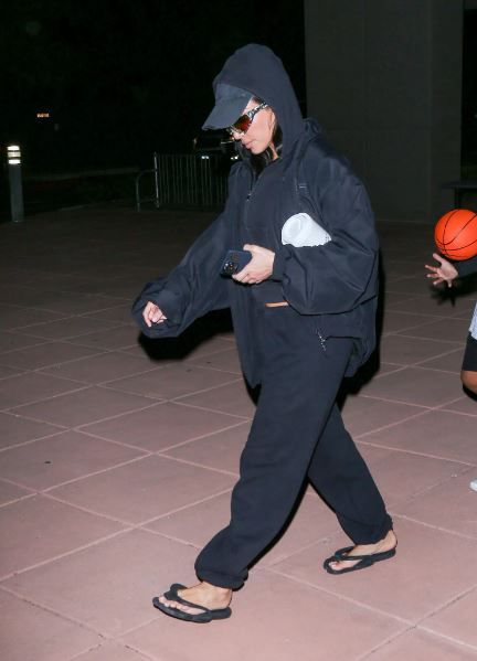 Kim Kardashian con flip flops