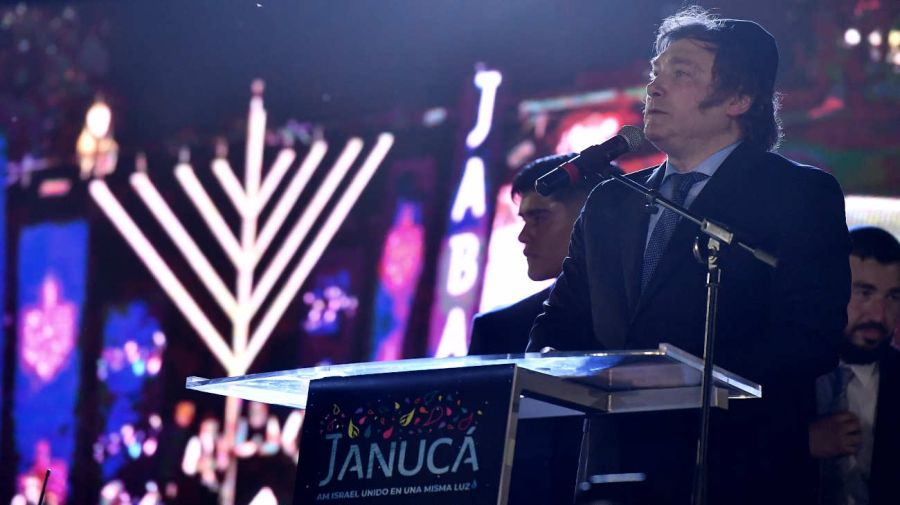 El Presidente Javier Milei asiste al acto de encendido de velas de la gran Janukiá 20231212