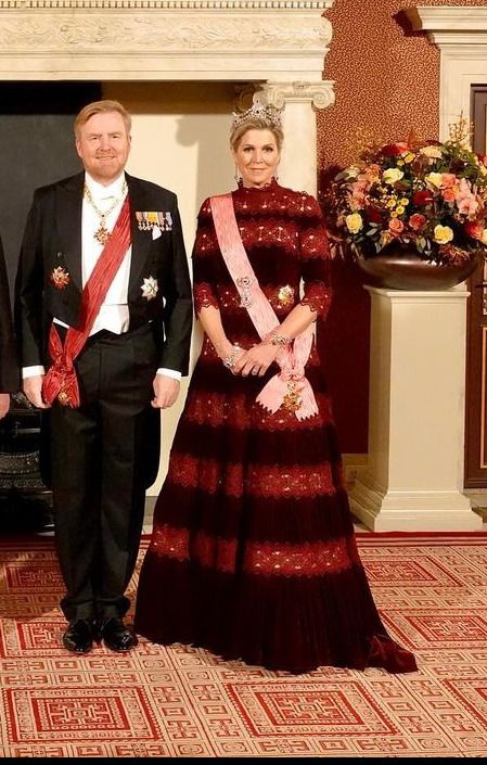 La reina Máxima reafirmó su compromiso con la moda circular en un increíble vestido de fiesta y una tiara de 1888