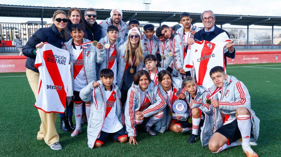 12 chicos y chicas del seleccionado de la Fundación River Plate cumplieron el sueño de viajar a Madrid