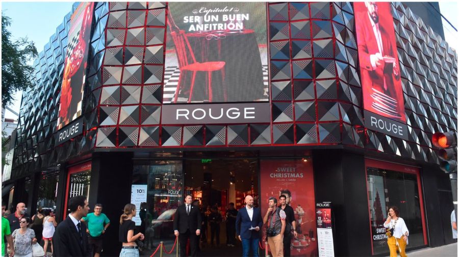 Perfumerías Rouge inauguró una tienda de lujo en Av. Cabildo y Pampa. 