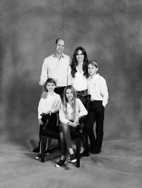 Kate Middleton con camisa blanca