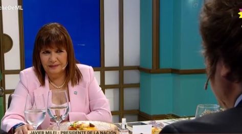 Patricia Bullrich, en la mesa de Mirtha Legrand, junto al presidente Javier Milei.