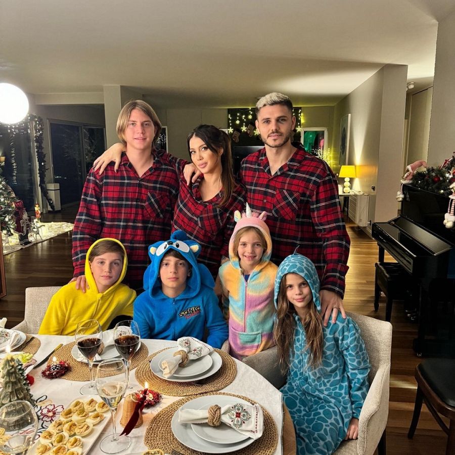 Wanda Nara y su familia en Navidad 1