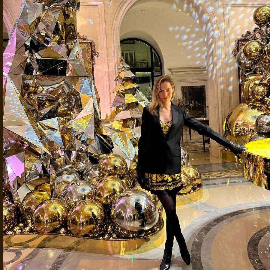 Como Wanda Nara y la China Suárez, Elina Costantini brilló con un look Versace