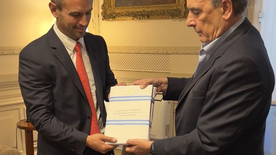 El Presidente Javier Milei envió al Congreso de la Nación la Ley de Bases y Puntos de Partida para La Libertad de los Argentinos.