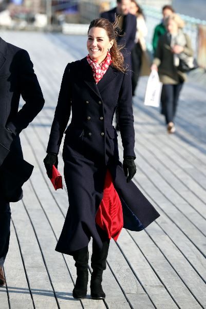 Kate Middleton en botas negras