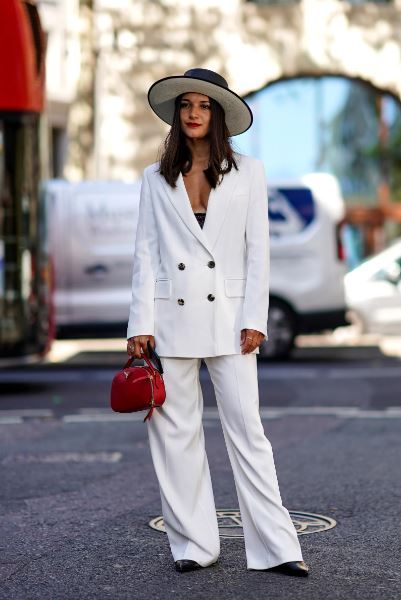 Look mujer con traje y pantalon sastreto blanco