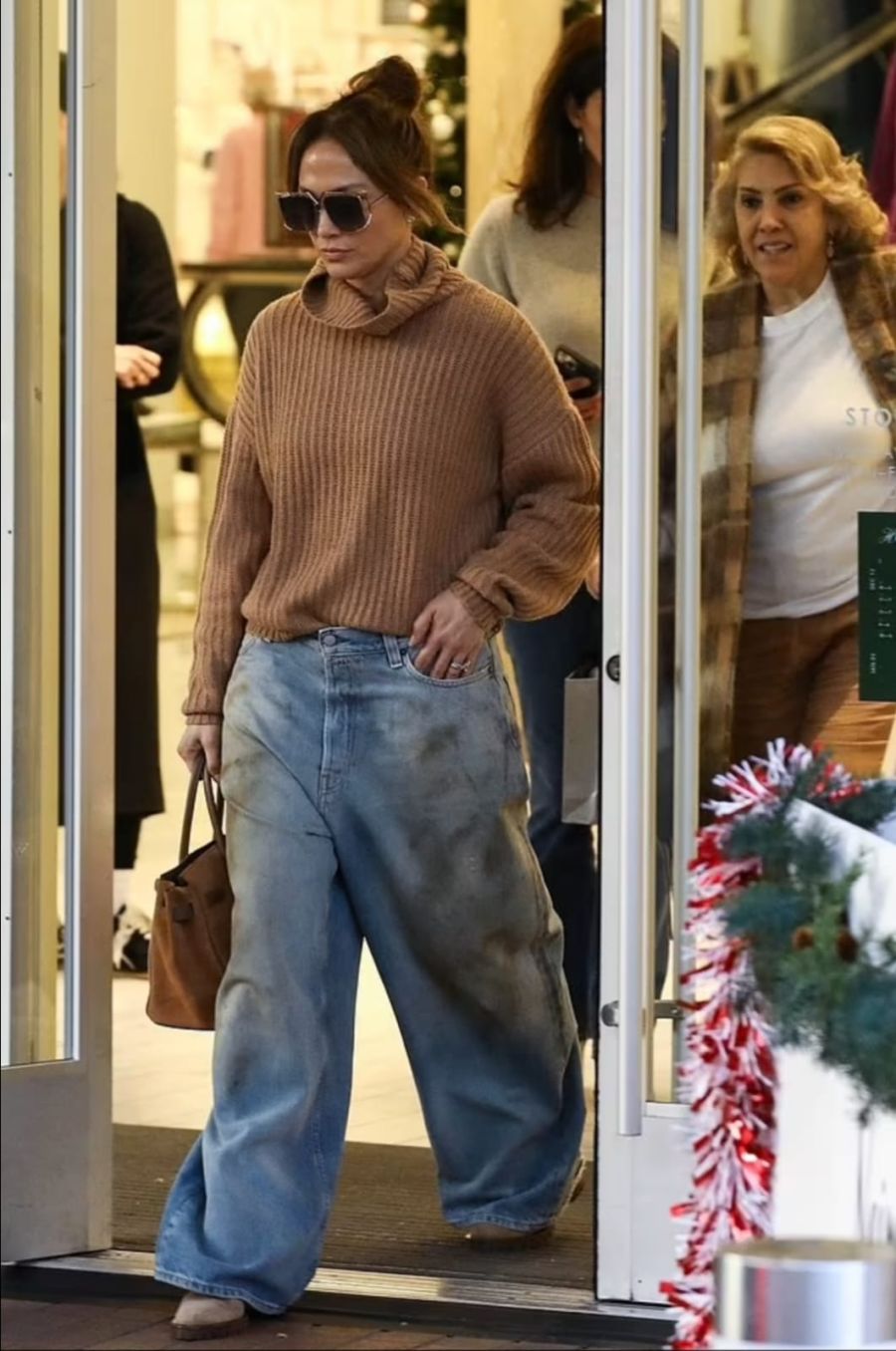 Jennifer Lopéz con baggy jeans