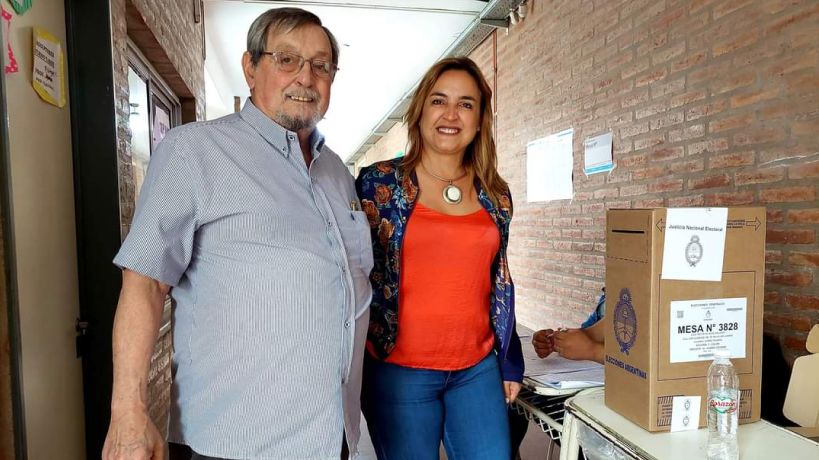 Myriam Pruntto junto a su padre, también intendente de Juárez Célman