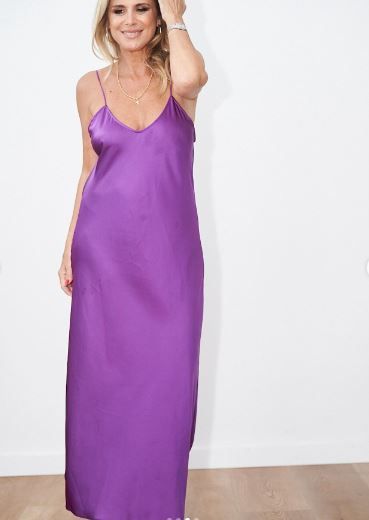 Flavia Palmiero vestido lencero violeta