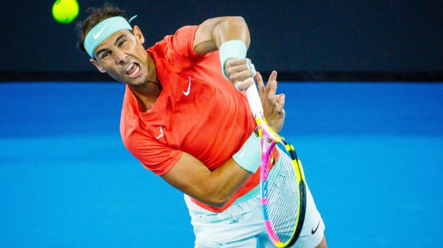 Rafa Nadal volvió al tenis en Australia, luego de un año de lesiones y problemas en la cadera.