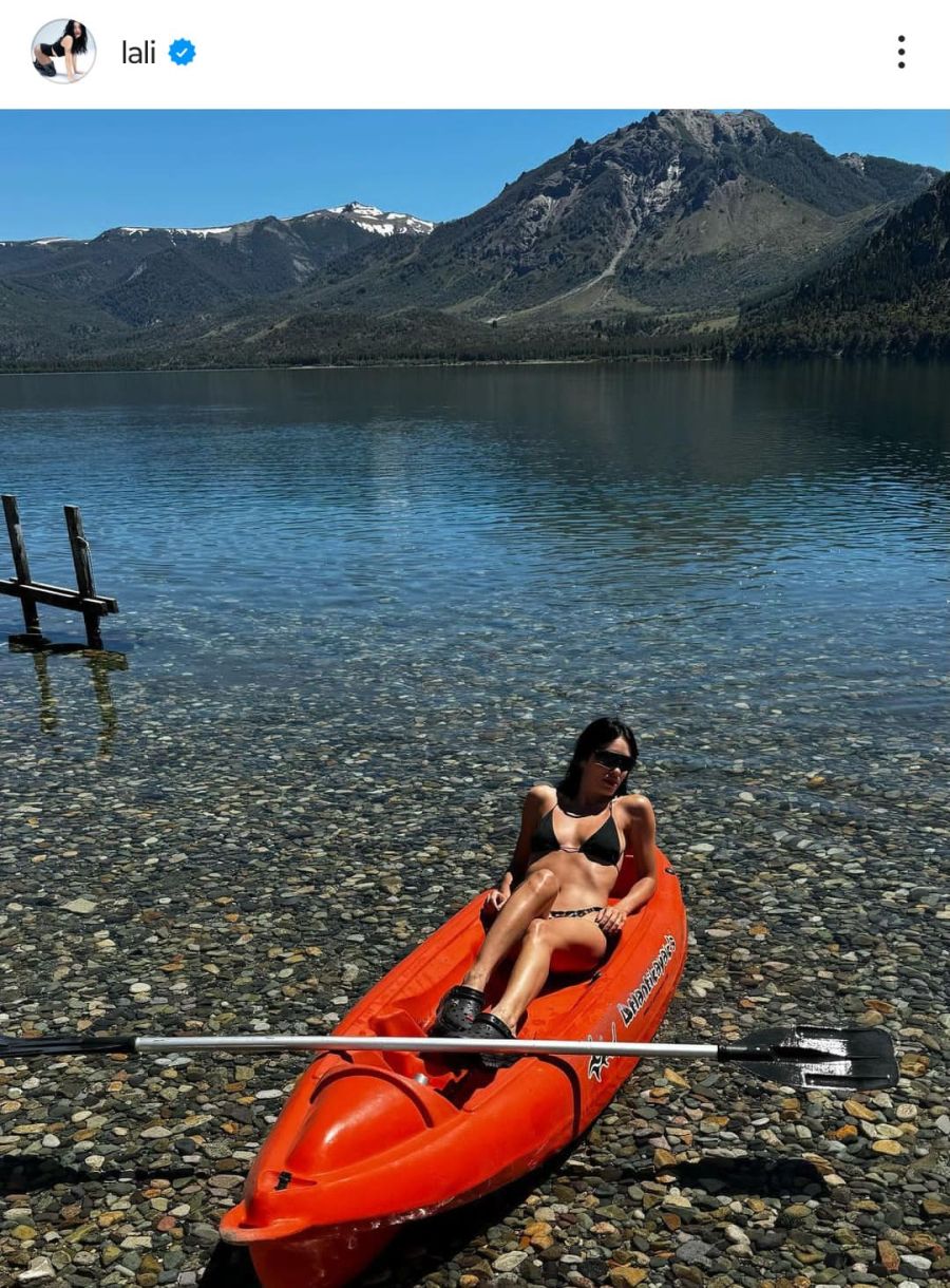 Lali cerró el año con una microbikini combinada y de vacaciones en la Patagonia