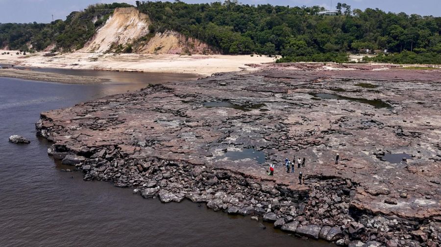 Yacimiento arqueológico en el lecho del Río Negro Amazonas