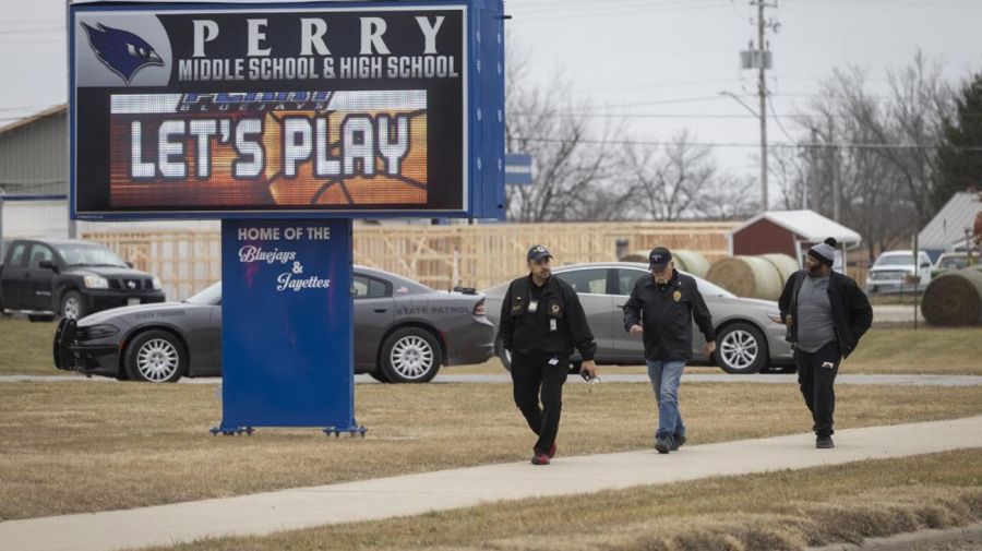 Secundaria Perry durante un tiroteo el 4 de enero de 2024 en Perry, Iowa