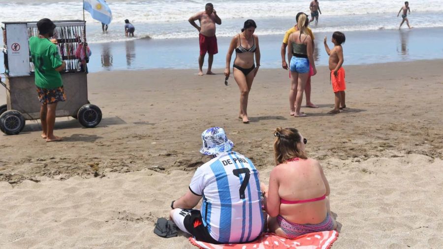 Camisetas argentinas en la playa