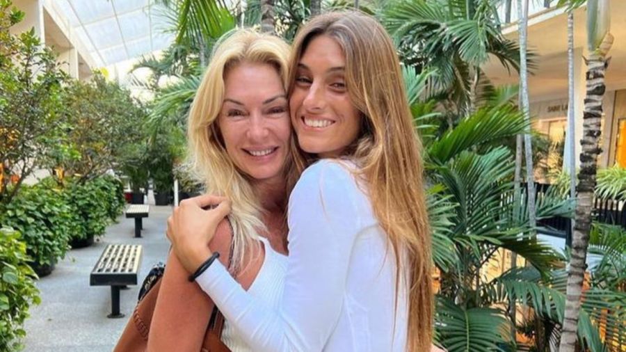 Yanina Latorre y Lola Latorre