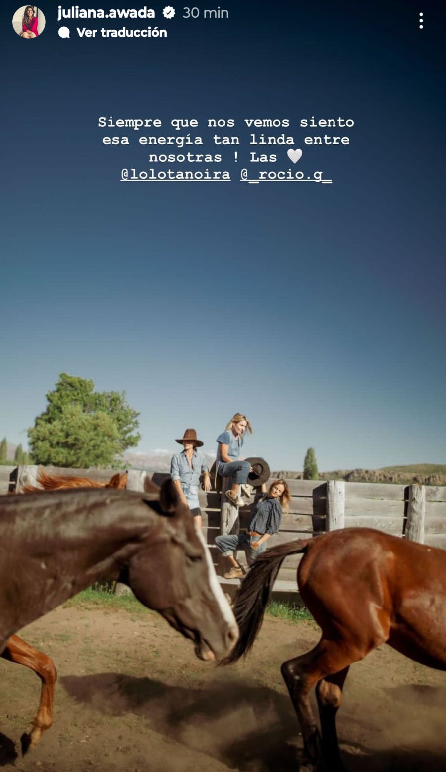 Desde la Patagonia, Juliana Awada modela un adelanto de los mejores looks para el otoño