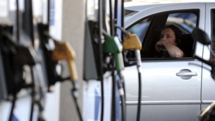 ¿Bajó la nafta?: El valor del litro comenzó a bajar por decisión de las petroleras