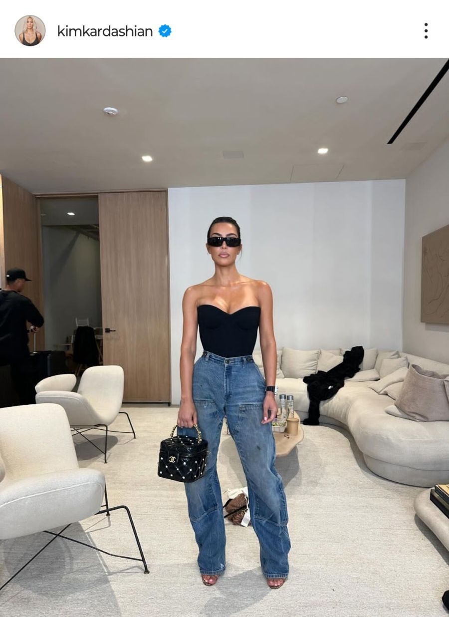 Kim Kardashian demuestra que el jean tiro alto sigue vigente esta temporada