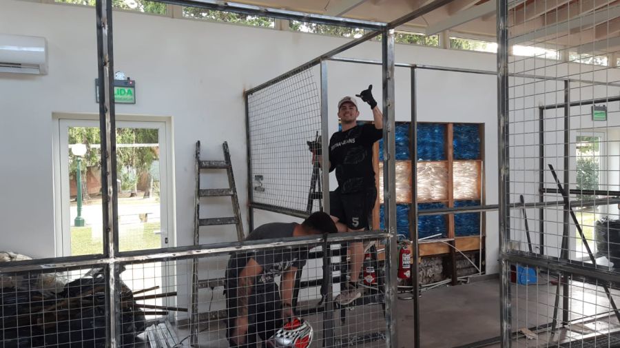 Avanzan las obras en el sector de caniles que albergará a los perros del presidente Javier Milei en Olivos.
