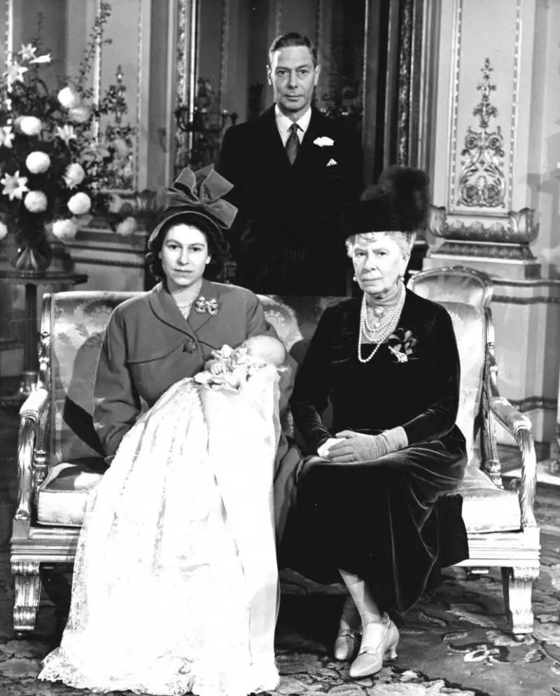 La Reina Isabel II y el Rey Jorge VI