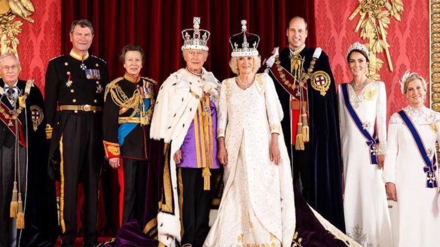 El rey Carlos III y su familia 