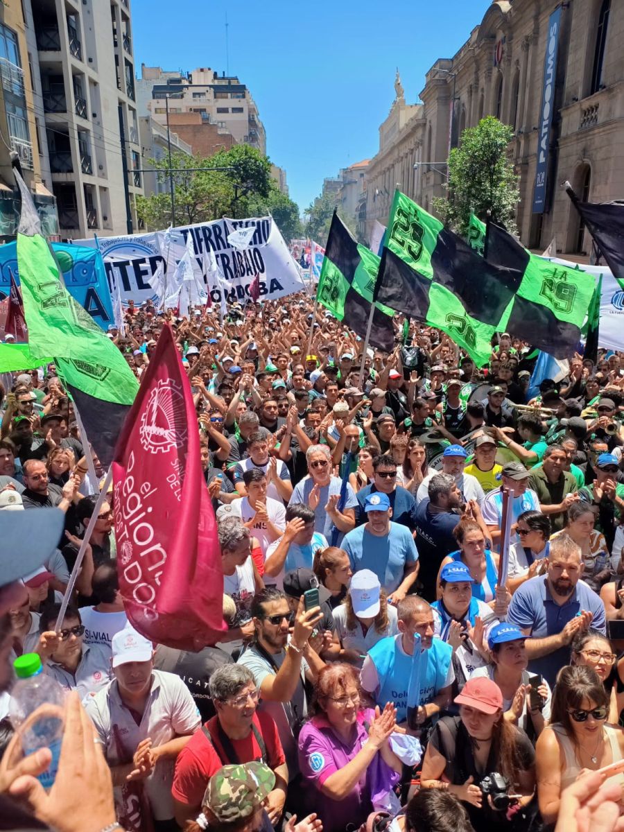 Los sindicalistas se concentraron frente al Patio Olmos