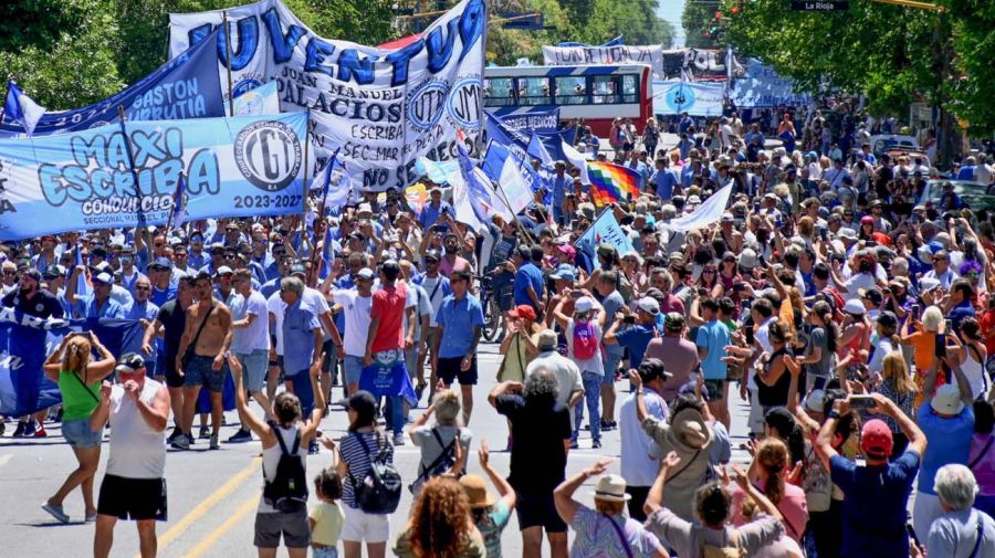 Marcha de adhesión al paro general en Mar del Plata