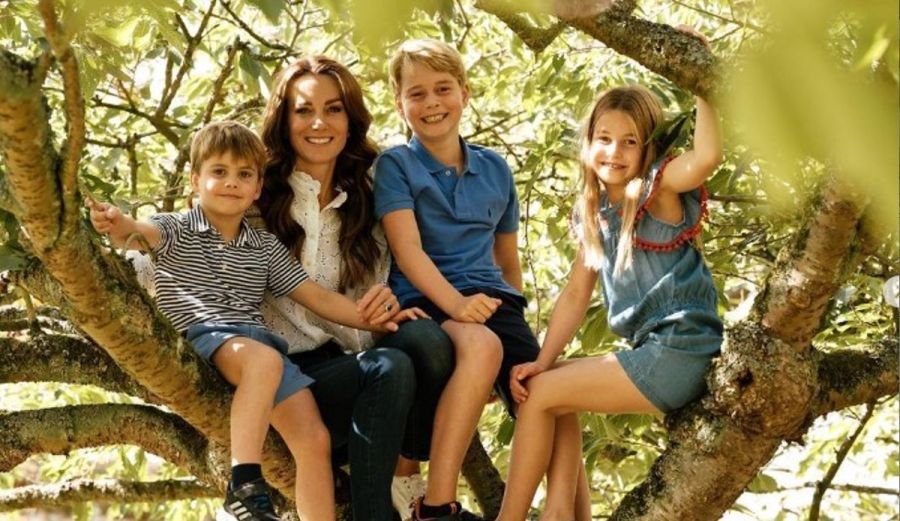 Kate Middleton con sus hijos.