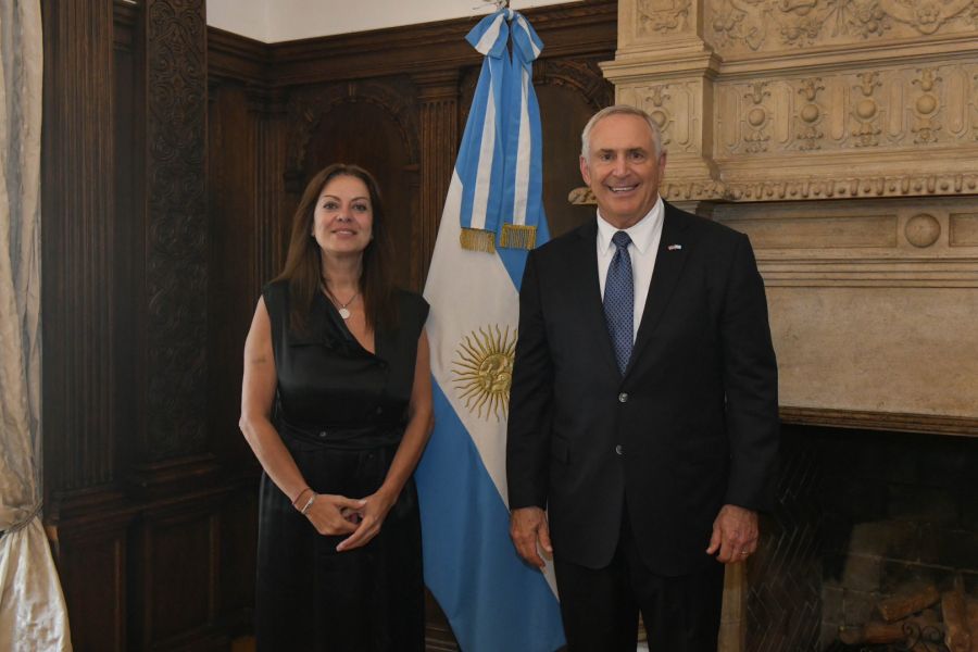 La ministra de Capital Humano, Sandra Pettovelo se reunió con el embajador de EE.UU, Marc Stanley