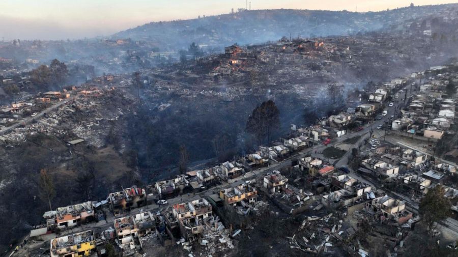 Una zona de Valparaíso, Chile, devastada por los incendios.