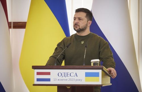El presidente ucraniano Volodímir Zelenski echó al jefe de las Fuerzas Armadas de Ucrania.