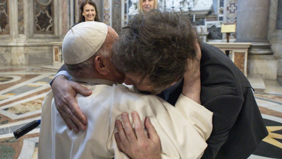 Las sonrisas entre el Papa Francisco y Javier Milei fueron la nota de la gran cita vaticana por Mama Antula.