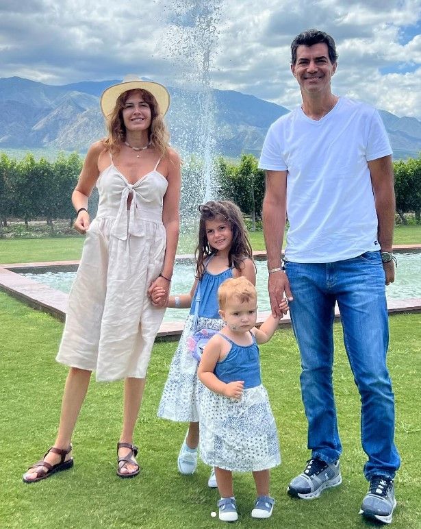 Isabel Macedo y su familia