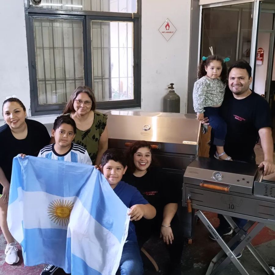 Guillermo y su familia, cumpliendo el sueño de tener como cliente a Lionel Messi