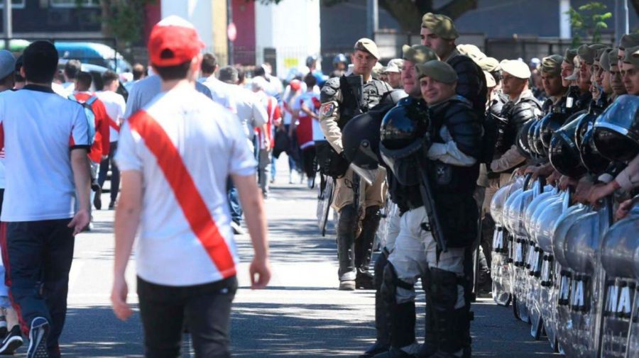 Operativo de seguridad para el Superclásico en el Monumental