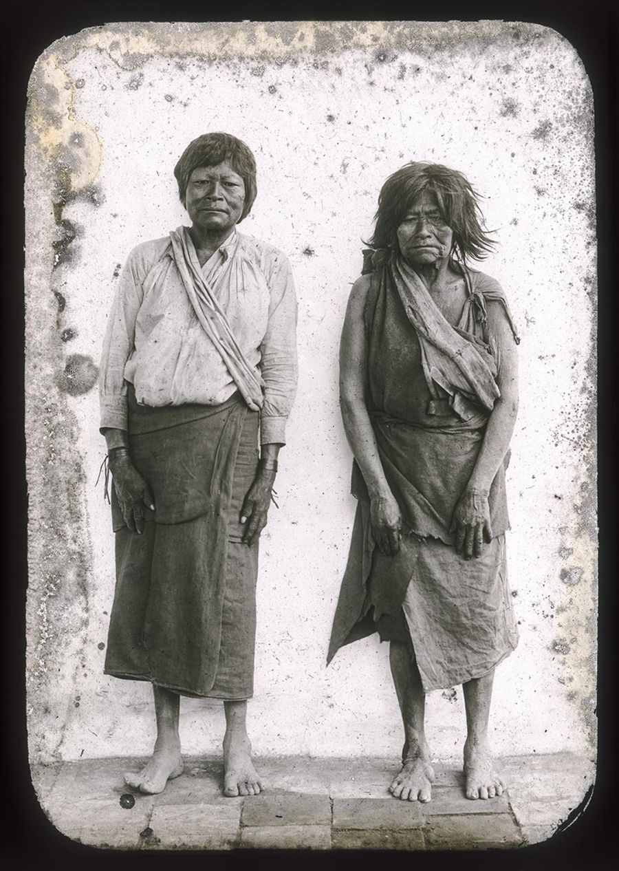 Retrato de dos mujeres indígenas, ingenio La Esperanza, San Pedro, Jujuy, 1906