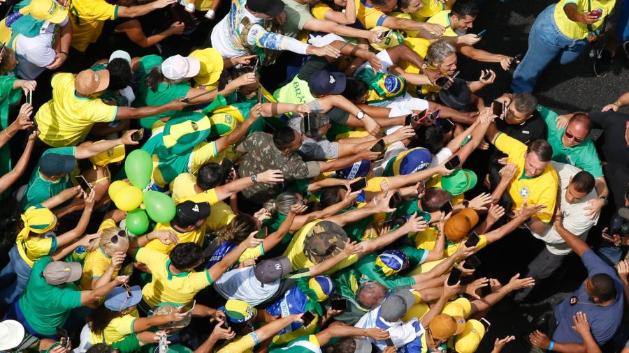 Fotogaleria Vista aérea que muestra al expresidente brasileño Jair Bolsonaro llegando a un mitin en Sao Paulo, Brasil, para rechazar las acusaciones de que planeó un golpe de estado con aliados