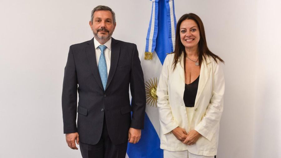 Mariano A. S. De Los Heros nuevo titular de ANSES, con Sandra Pettovelo, ministra de Capital Humano.