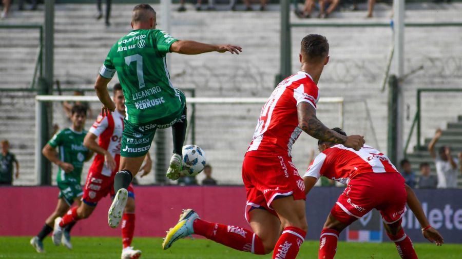 Unión venció 2-1 a Sarmiento en Junín.
