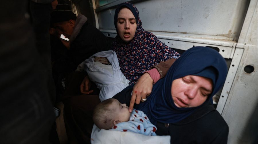 Una mujer de Palestina perdió a sus bebés mellizos en un bombardeo 20240305