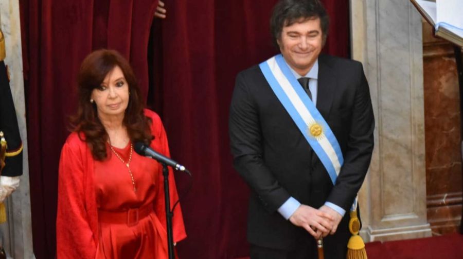 20240309 Cristina Kirchner junto a Javier Milei en su asunción como presidente