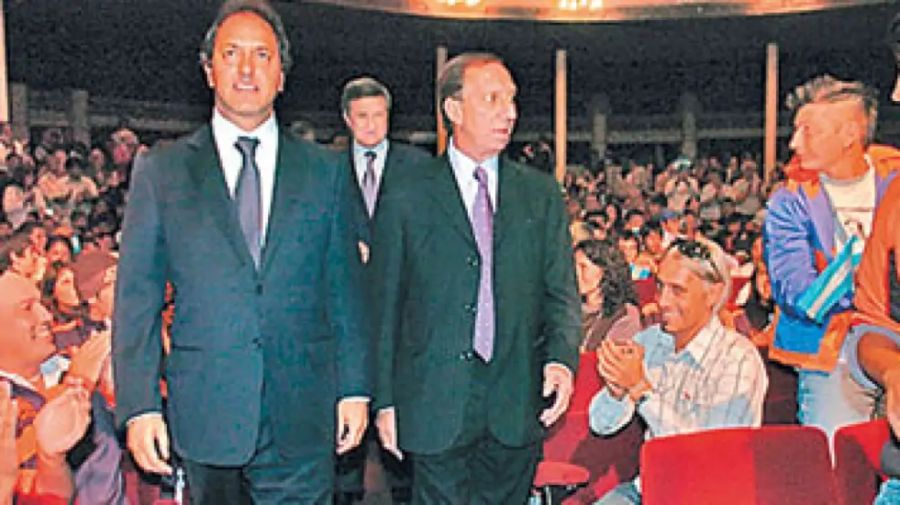 20240316 Año 2008: el gobernador bonaerense Daniel Scioli y el secretario de Deportes, Carlos Bilardo 